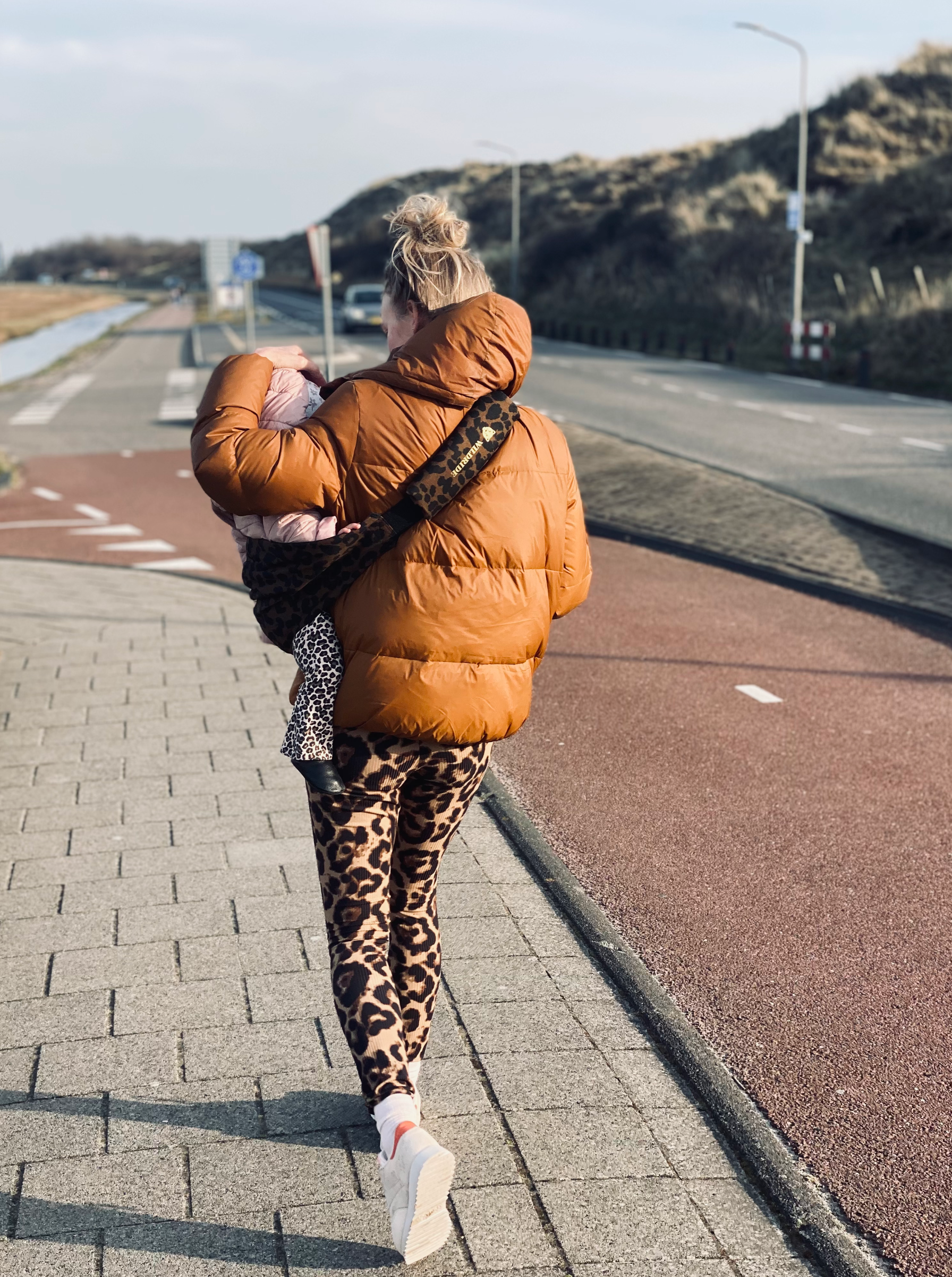 WILDRIDE burðarpoki - Brown Leopard